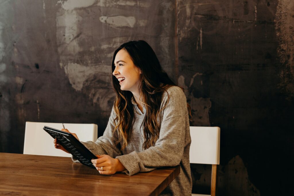 brooke-cagle-JBwcenOuRCg-unsplash MONEY