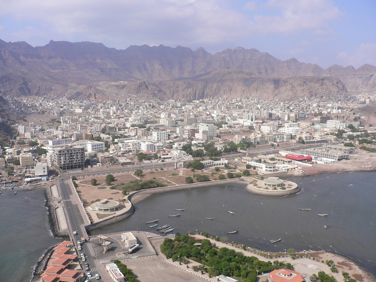 Houthi missiles hit Yemen government’s palace in Aden, killing five; PM and ministers unhurt