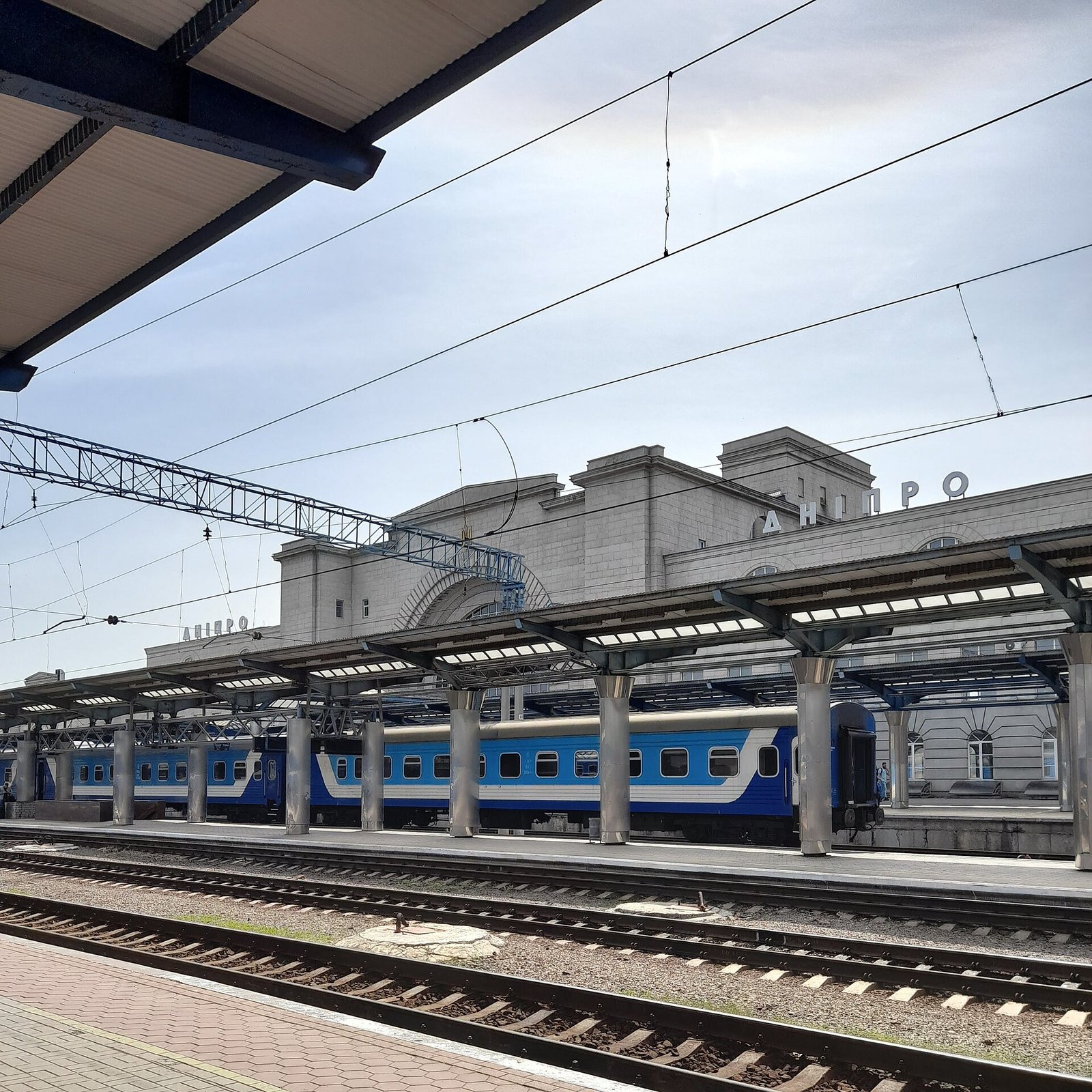 Russian drone strike on crowded Dnipro railway platform kills 14 as Zelensky questions eased sanctions