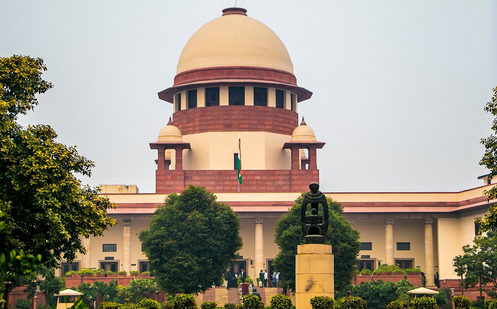 SC: professional course fees must be set before admission; midstream hikes only in exceptional cases