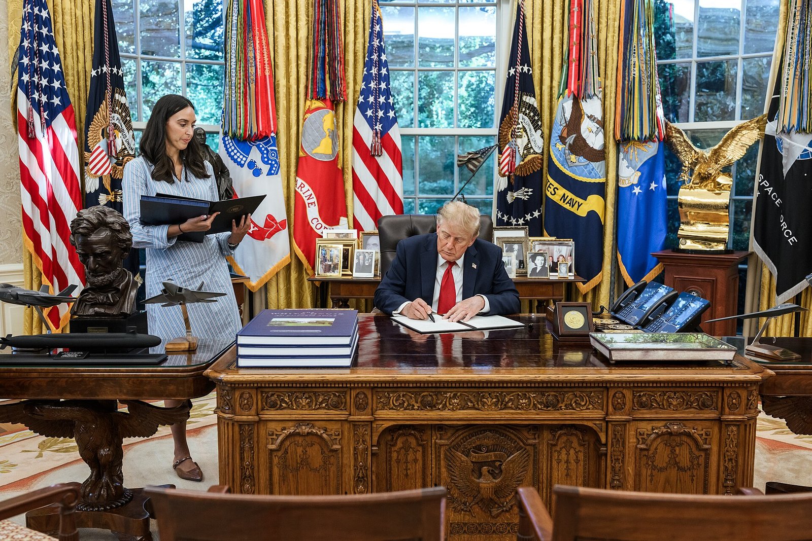 Trump waives Graham Act tariffs and sanctions, lifting the 100% duty threat over India’s Russian oil buys for now