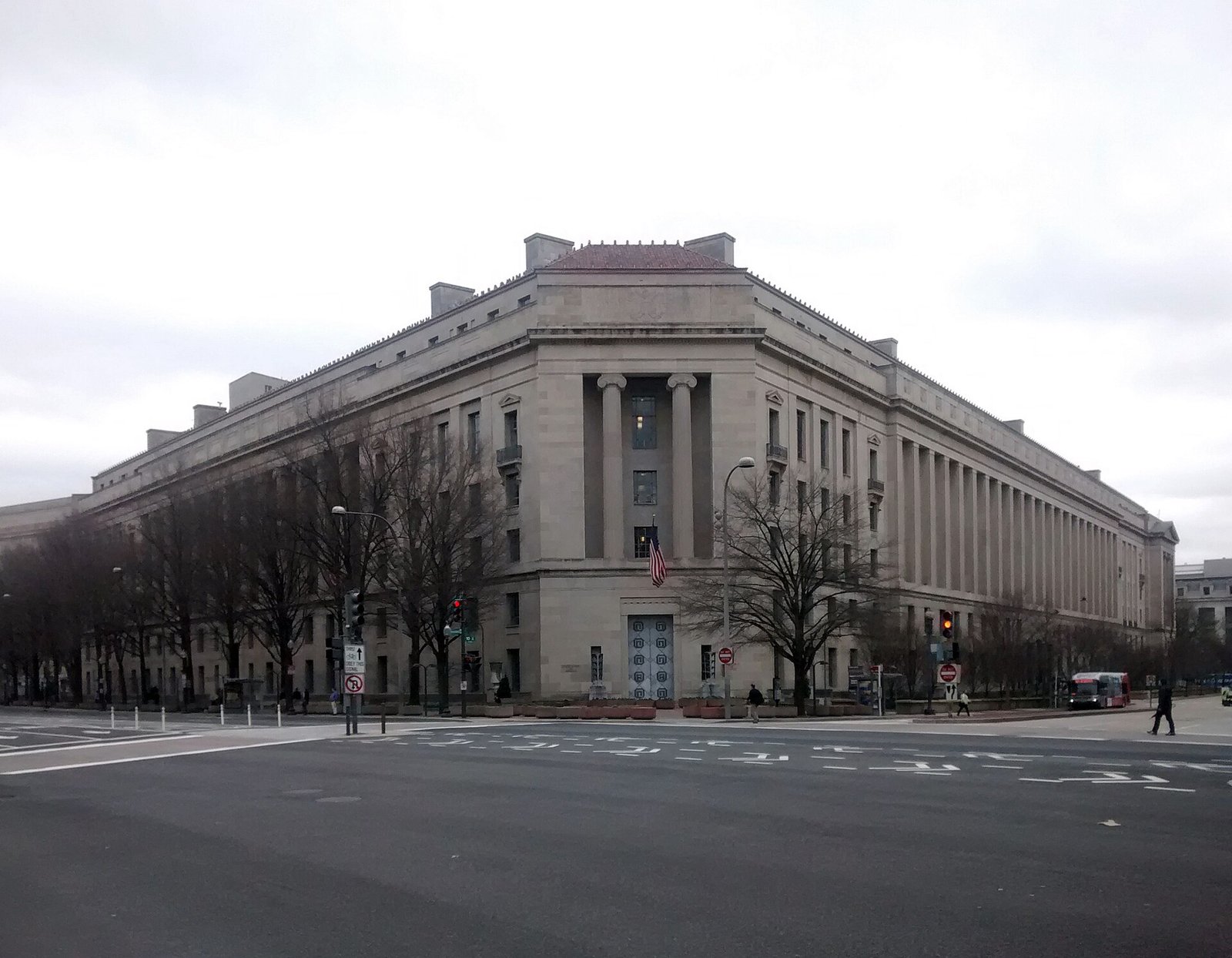 US Justice Department opens antitrust probe into ABC, CBS, CNN, NBC and Fox over White House pool boycott